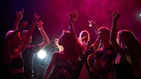 參加派對遇「大屠殺」，瑪麗亞裝死逃過一劫。（示意圖／翻攝自pixabay）