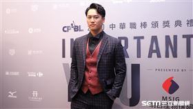 ▲統一獅蘇智傑拿下外野金手套、最佳9人外野手。（圖／記者劉彥池攝影）