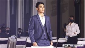 ▲富邦悍將游擊手李宗賢進場。（圖／記者劉彥池攝影）