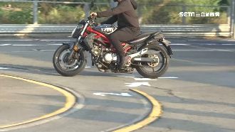 人小鬼大！14歲少年飆紅牌重機慘摔