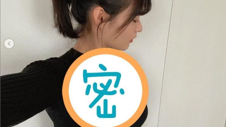 女星包緊緊自拍　粉絲卻羞：全看光了