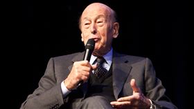 季斯卡（Valery Giscard d’Estaing）
https://www.flickr.com/photos/notreeurope/8202800810/in/photolist-duRuUb-24mqi24-39jLe4-emh7G-K7gERg-39g8cZ-5VRTt5-2iqSHwa-emh5t-39kJ1S-7wLoSq-CtRirC-cDkoV7-FVuM4j-pT3znA