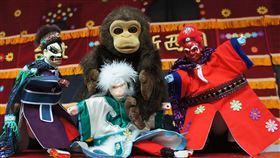 新莊偶戲文化日將展開街頭匯演新莊偶戲文化日22日登場，在地超過一甲子的招牌「新西園掌中劇團」將和「霹靂布袋戲」街頭匯演。（新北市文化局提供）中央社記者沈佩瑤傳真　109年11月16日