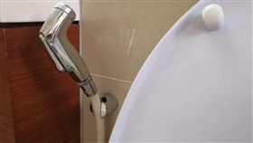 馬桶/神奇水龍頭/沖洗器/bidet sprayer/（圖／讀者提供）