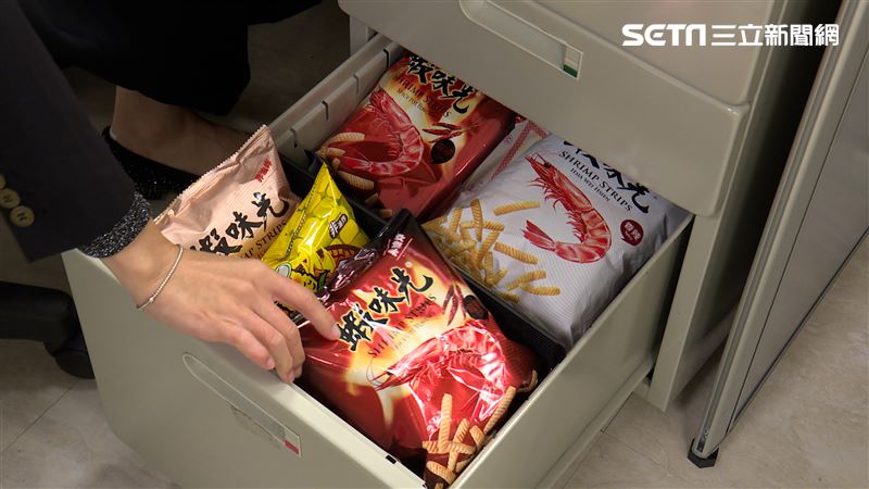 麻辣涮嘴 上班族零食「非它不可」