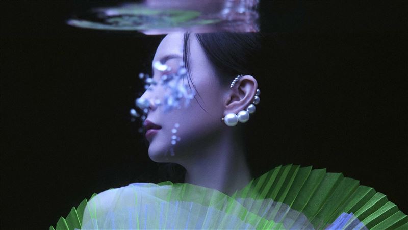 怕水快滅頂？驚曾是周董合作J女郎
