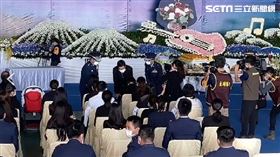 飛官移靈至志航基地+覆國旗畫面(圖／記者王浩原拍攝)