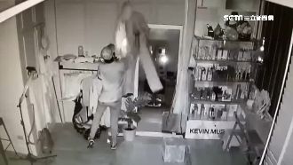 賊闖髮廊搜刮　見「監視器」一併拔走