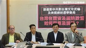民進黨立委黃國書、國防部前部長蔡明憲、前空軍副司令張延廷、國防大學政戰學院前院長余宗基等人今（17）日在立法院舉行「談面對中共對台灣文攻武嚇及美國總統選舉變局，台灣在國安及國防政策如何因應及調整？」記者會。圖／記者林恩如攝影