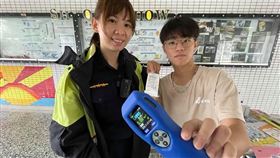 南港警校園巡迴宣導交通安全護身法（圖／臺北市政府警察局南港分局提供）