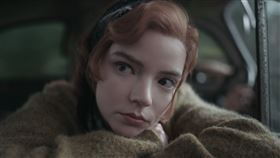 《后翼棄兵》女主角安雅泰勒喬伊。（圖／Netflix提供）