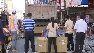 砂石車輾斃翁　家屬悲求用吊車護遺體