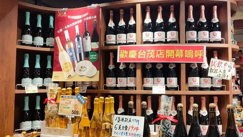 最驚悚橫幅　酒商開店試飲見「嗚呼」