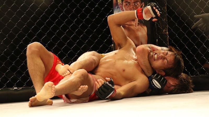 擄嬰怪人衰遇格鬥選手…秒遭裸絞鎖喉