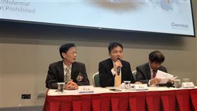 正文法說會  董事長陳鴻文談供應鏈分散網通廠正文科技董事長陳鴻文（中）17日在法人說明會表示，不論美中對抗是否繼續，分散製造的趨勢未變。中央社記者潘智義攝　109年11月17日