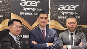 宏碁小金雞智聯服務 預計今年底前上櫃宏碁旗下系統整合商智聯服務公司預計今年底前上櫃，董事長施宣輝（中）、總經理韓政達（左）、財務長齊祖杰（右）17日出席媒體茶敘，說明營運成果及展望。中央社記者吳家豪攝 109年11月17日