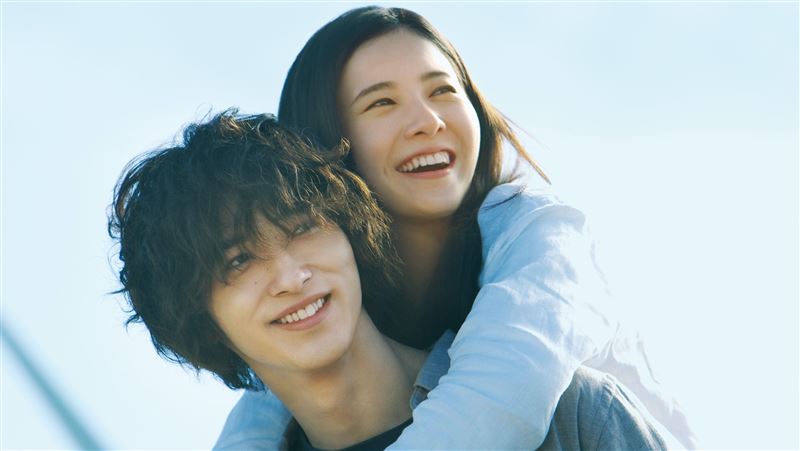 雙親意外驟逝！失明女孩遇他改變人生