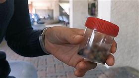 一次拔20顆牙後昏迷送醫不治　家屬報警求真相嘉義一名鄭姓女子4日到嘉義基督教醫院處理蛀牙，牙醫師診斷後一次拔20顆牙，鄭女返家休養卻在5日昏迷命危，送往另家醫院治療至13日拔管，院方開立死因為肺炎，家屬報警求真相，嘉義地檢署已安排18日解剖。（民眾提供）　中央社記者姜宜菁傳真　109年11月17日