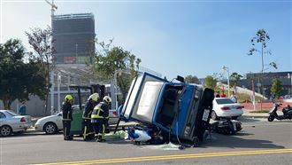 新／台中貨車撞4機車　女壓車底慘死