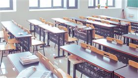 -講桌-桌椅-教室-（圖／pixabay）