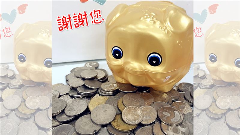7旬翁存錢9個月捐款　零錢山看哭網