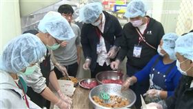 （業配）打造樂齡長照！出門呷飯樂活趣　壽險業捐贈「共餐」伴長者