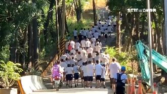 路跑得獎可提前假釋　逾百受刑人狂衝