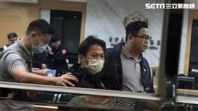 ▲「白狼」張安樂的隨扈王啟鑌(中)涉及多起暴力案件，包括為梅海強出氣，毆人砸店，遭檢方聲請羈押禁見。（圖／記者楊佩琪攝）