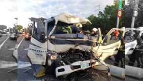  台中,車禍,人受困(圖/翻攝畫面)
來源 新媒體
授權 可外送
