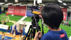 台灣體壇第一次　UBA首度透過手機轉播（1）大專籃球聯賽（UBA）今年除傳統電視轉播外，也首度利用手機搭配5G訊號進行現場賽事轉播，讓UBA在台灣轉播史寫下新頁。（大專體總提供）中央社記者龍柏安傳真　109年11月18日