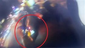 女騎士,慘摔,罰單,板橋,翻攝臉書爆料公社