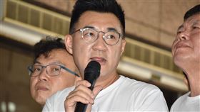 國民黨主席江啟臣，林為洲，羅智強送交反瘦肉精豬肉及公投綁大選二項公投案第一階段連署書（圖／記者李國綸攝影）