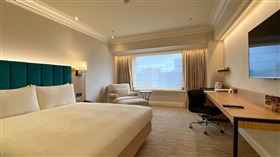 倒數完後由專車接送入住西華飯店全新尊榮豪華房，讓你狂歡後也能舒服的睡上一覺。（圖／KLOOK提供）