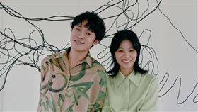 柯泯薰感恩吳青峰的溫暖 共同譜曲、合唱《另個時空的你》 洗耳恭聽提供