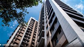 ▲近十年未有新建案的板橋市核心地段，新板艾麗兩棟20層、23層環景地標全新落成。（圖／業者提供）