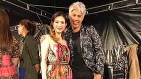 設計師Daniel Wong與劉真的合影。（圖／翻攝自臉書）