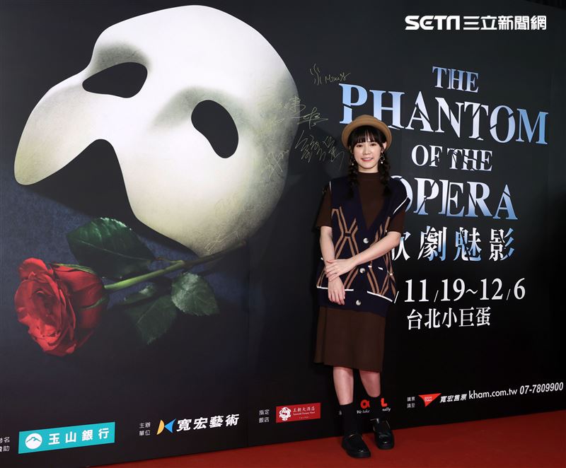 吳心緹觀賞「歌劇魅影」。（記者邱榮吉/攝影）