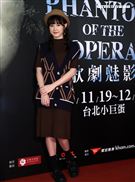 吳心緹觀賞「歌劇魅影」。（記者邱榮吉/攝影）