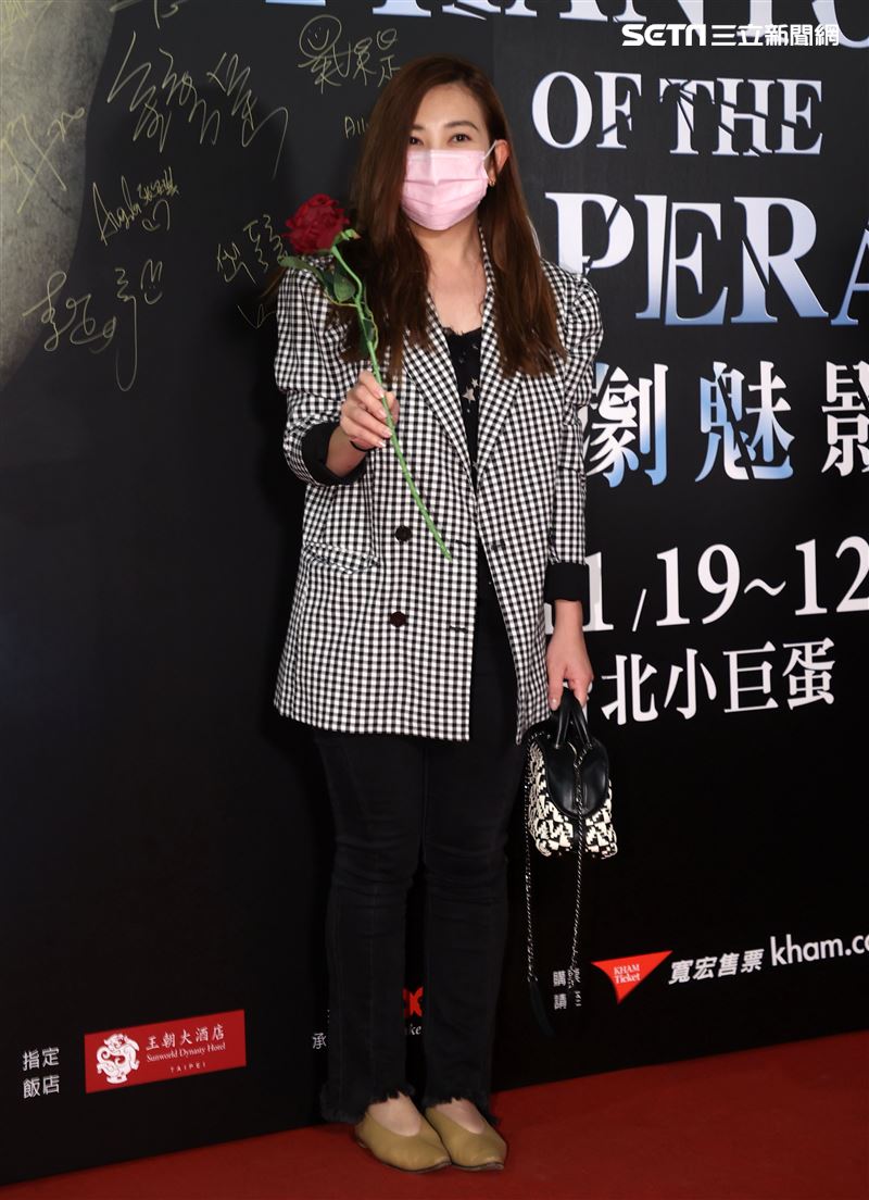 梁靜茹觀賞「歌劇魅影」。（記者邱榮吉/攝影）