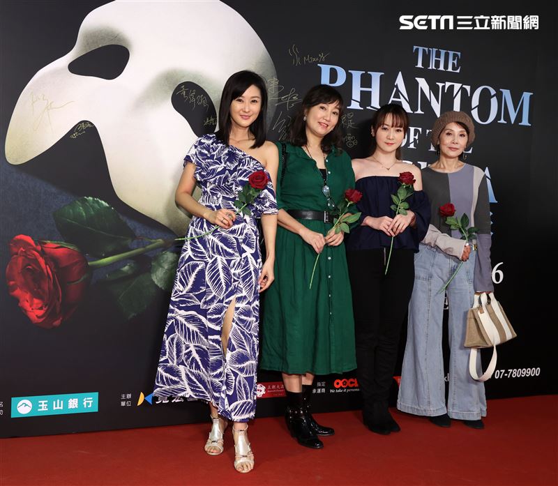 陳珮琪、胡佩蓮、游詩璟、林秀君觀賞「歌劇魅影」。（記者邱榮吉/攝影）