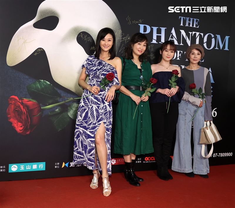 陳珮琪、胡佩蓮、游詩璟、林秀君觀賞「歌劇魅影」。（記者邱榮吉/攝影）