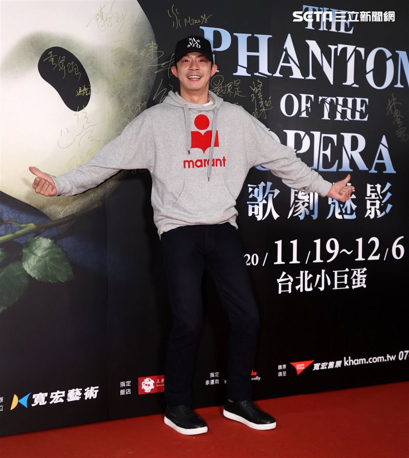 王柏傑觀賞「歌劇魅影」。（記者邱榮吉/攝影）