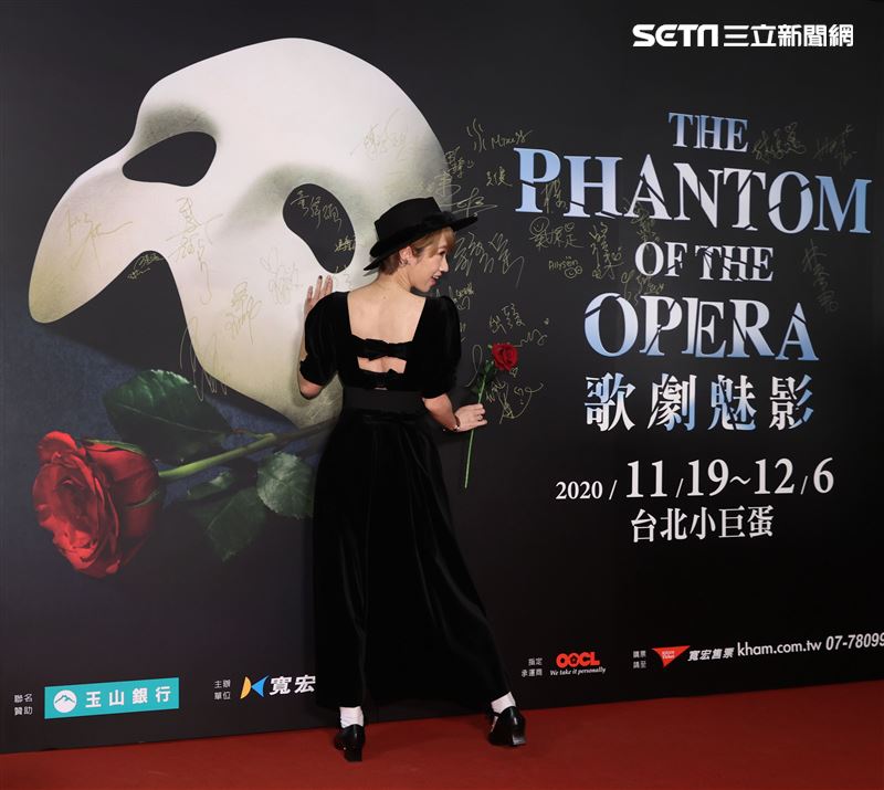 LULU觀賞「歌劇魅影」。（記者邱榮吉/攝影）