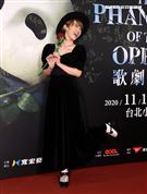 LULU觀賞「歌劇魅影」。（記者邱榮吉/攝影）