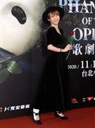 LULU觀賞「歌劇魅影」。（記者邱榮吉/攝影）