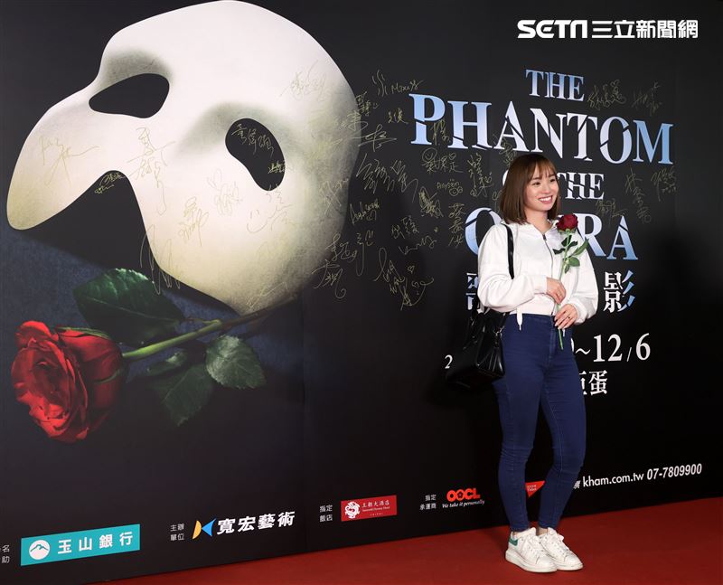 Kimberley陳芳語觀賞「歌劇魅影」。（記者邱榮吉/攝影）