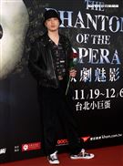 J.Sheon觀賞「歌劇魅影」。（記者邱榮吉/攝影）