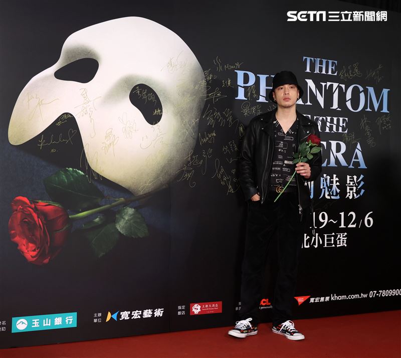 J.Sheon觀賞「歌劇魅影」。（記者邱榮吉/攝影）