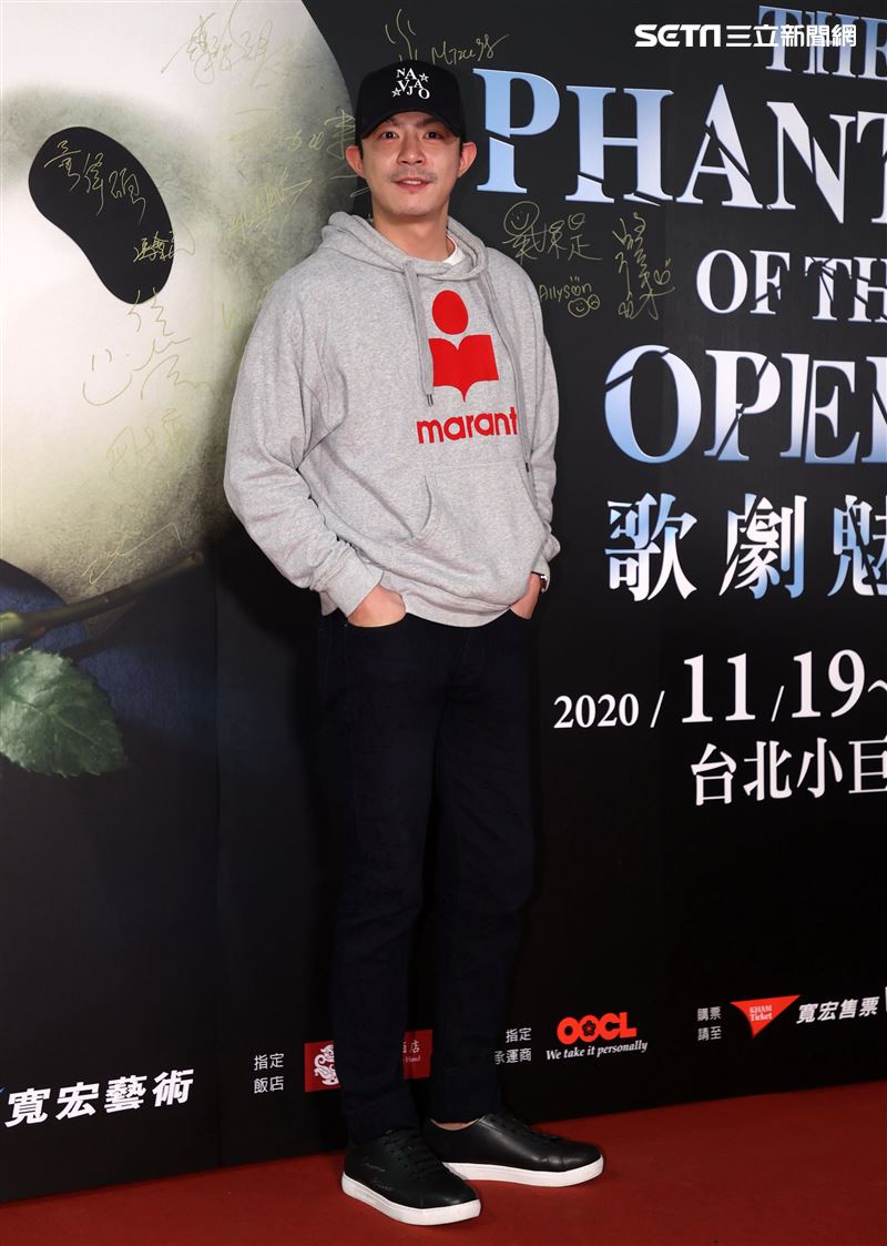 王柏傑觀賞「歌劇魅影」。（記者邱榮吉/攝影）