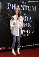 邵雨薇觀賞「歌劇魅影」。（記者邱榮吉/攝影）